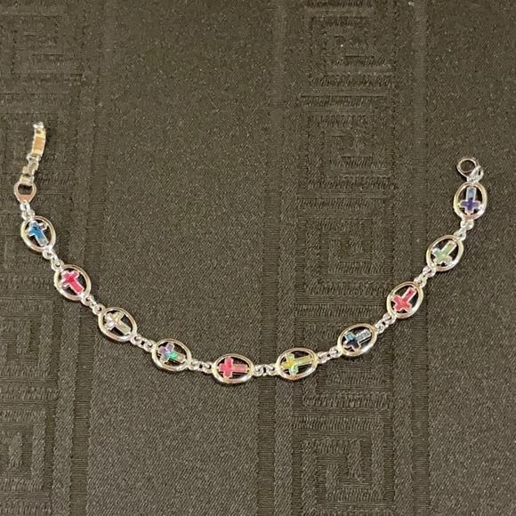 👋 3/$15 Silver Natural Shell Cross Bracelet 🌈 - Picture 2 of 7